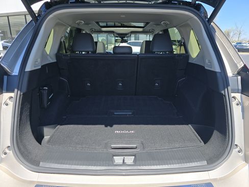 Used 2025 Nissan Rogue SL w/ Tech Package image 17