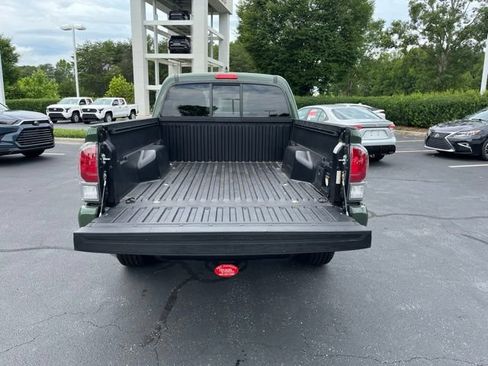 Used 2022 Toyota Tacoma TRD Sport w/ TRD Premium Sport Package AWD/4WD image 9