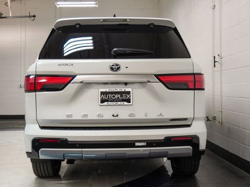Used 2025 Toyota Sequoia Capstone AWD/4WD image 37