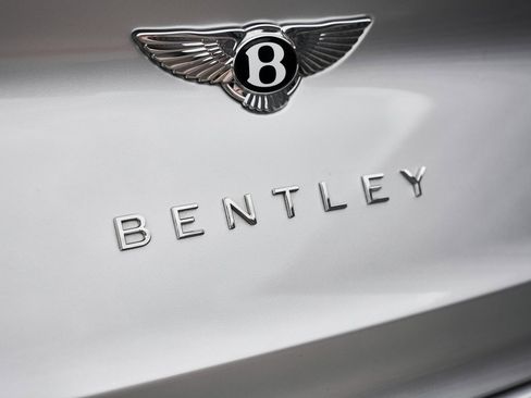 Used 2023 Bentley Bentayga Extended Wheelbase image 10