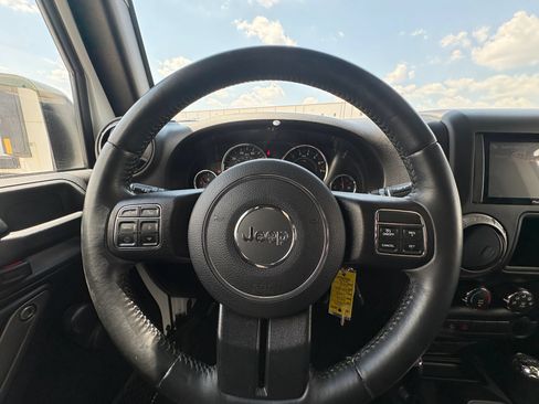 Used 2016 Jeep Wrangler Unlimited Sport w/ Connectivity Group AWD/4WD image 10