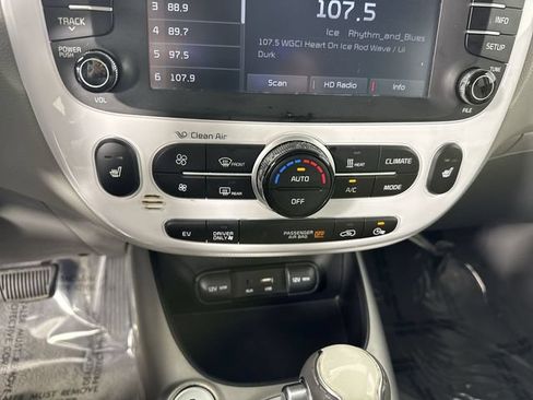 Used 2017 Kia Soul EV FWD image 9