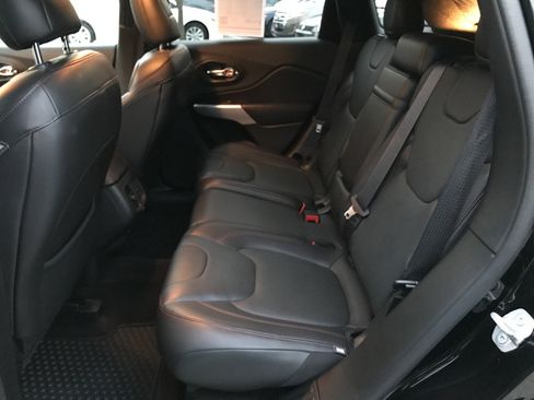 Used 2018 Jeep Cherokee Trailhawk w/ Quick Order Package 27L image 25