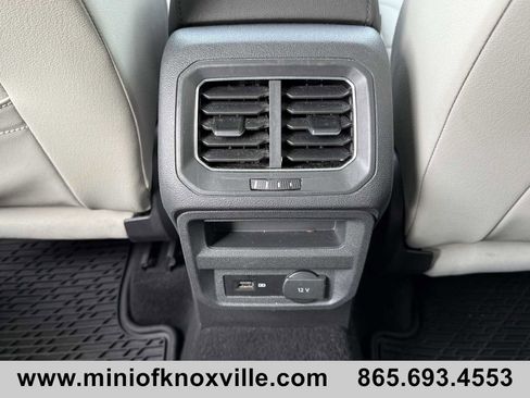 Used 2018 Volkswagen Tiguan SEL Premium image 34