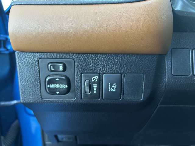 Used 2017 Toyota RAV4 SE FWD image 18