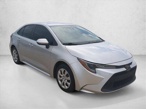 Used 2022 Toyota Corolla LE FWD image 3