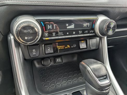 Used 2019 Toyota RAV4 XLE w/ Convenience Package image 23