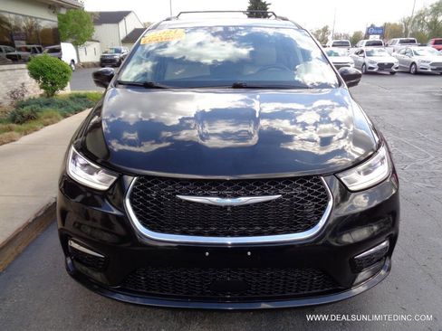 Used 2021 Chrysler Pacifica Touring-L FWD image 29