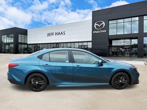 Used 2025 Toyota Camry SE w/ Multimedia Upgrade Package FWD image 5