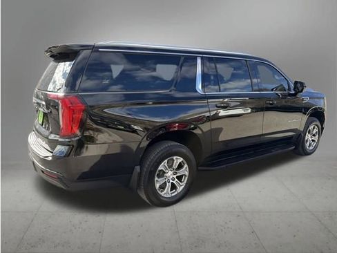 Used 2023 GMC Yukon XL SLE image 5