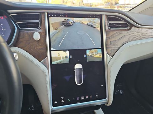 Used 2018 Tesla Model X 75D AWD/4WD image 25