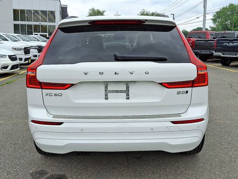 Used 2022 Volvo XC60 B5 Momentum image 5