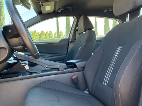 Used 2025 Hyundai Elantra Sport FWD image 17