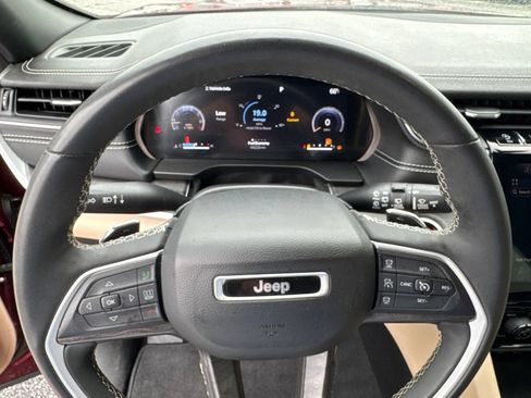 Used 2023 Jeep Grand Cherokee L Limited w/ Luxury Tech Group II AWD/4WD image 34