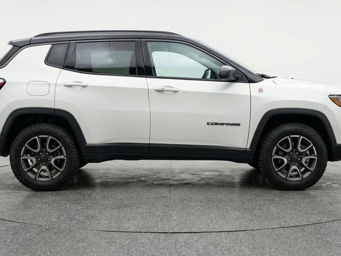 Used 2025 Jeep Compass Trailhawk AWD/4WD image 11