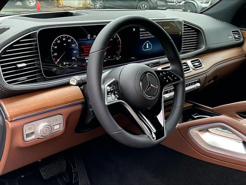 New 2026 Mercedes-Benz GLS 450 4MATIC image 10
