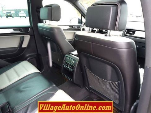 Used 2017 Volkswagen Touareg Wolfsburg Edition image 35
