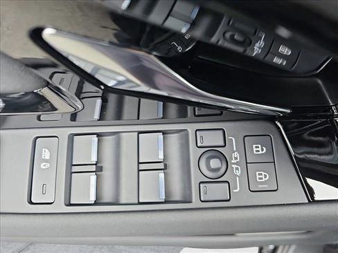 Certified 2026 Land Rover Range Rover Evoque S image 28