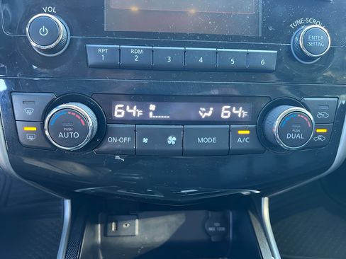 Used 2015 Nissan Altima 2.5 SL w/ Moonroof Package FWD image 26