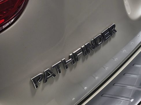 Used 2017 Nissan Pathfinder SL w/ SL Premium Package AWD/4WD image 10