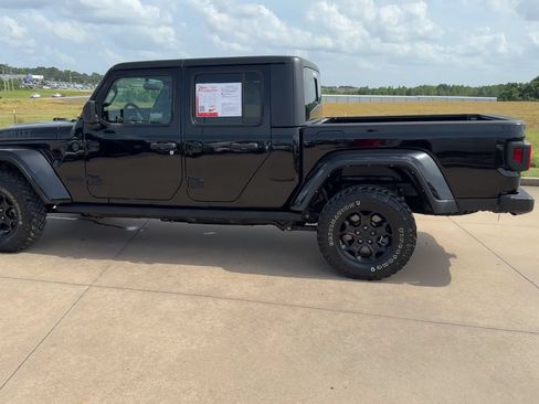 Used 2023 Jeep Gladiator Sport AWD/4WD image 5