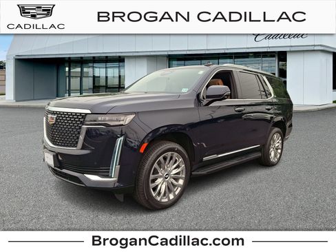 Certified 2024 Cadillac Escalade Premium Luxury AWD/4WD image 1