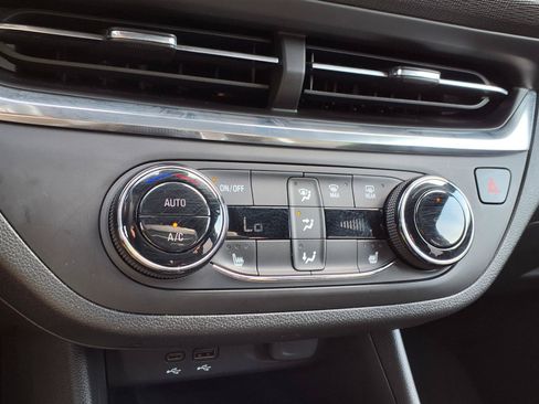 Used 2024 Buick Envista Preferred w/ Convenience I Package FWD image 8