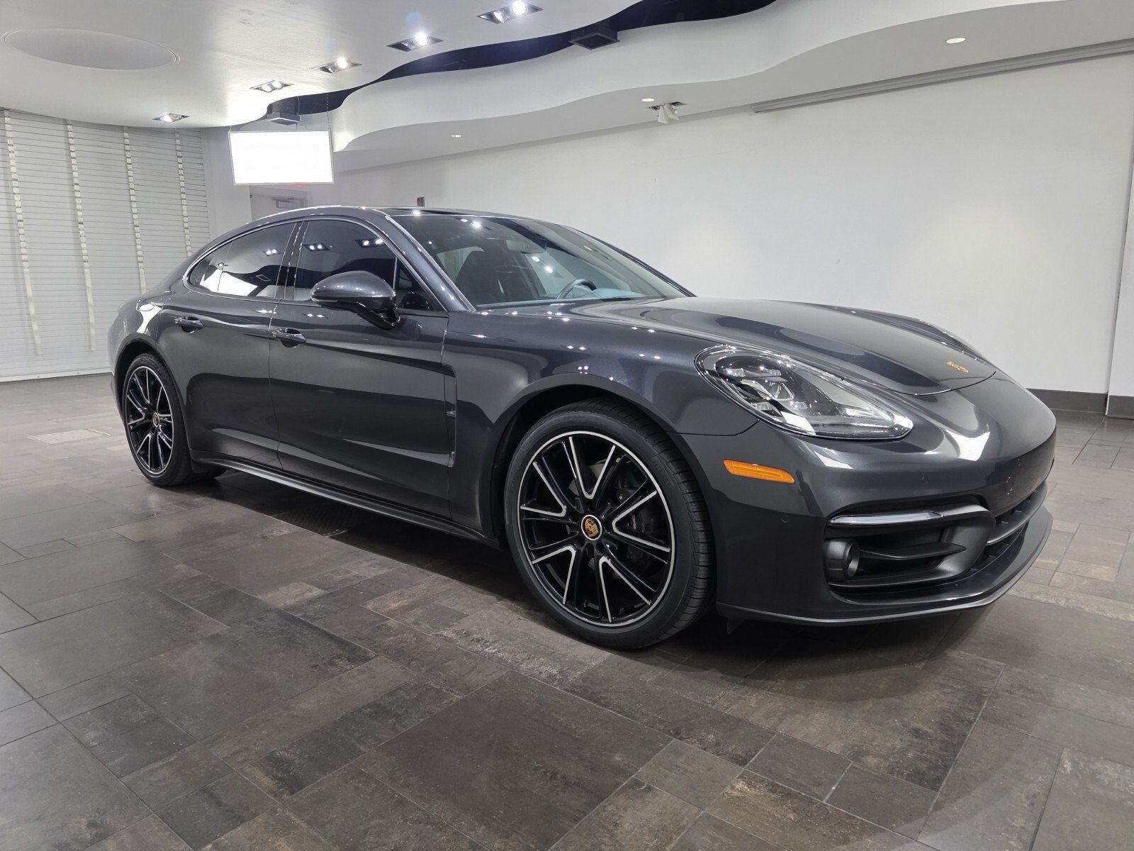 Used 2023 Porsche Panamera RWD image 26