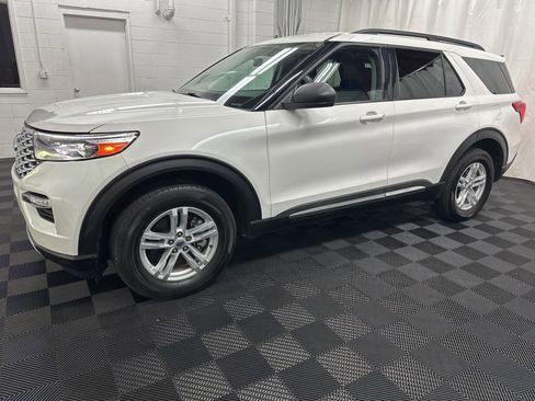 Used 2022 Ford Explorer XLT w/ Equipment Group 202A image 5