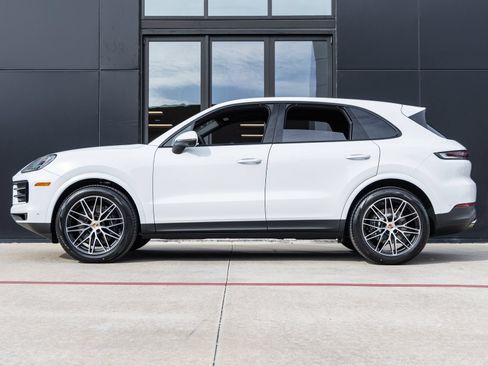 Certified 2026 Porsche Cayenne AWD/4WD image 2