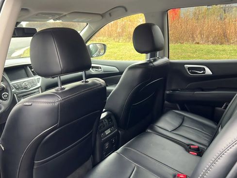 Used 2018 Nissan Pathfinder SL w/ Cargo Package image 12