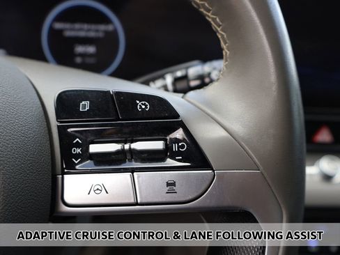 Used 2023 Hyundai Elantra SEL w/ Convenience Package FWD image 3