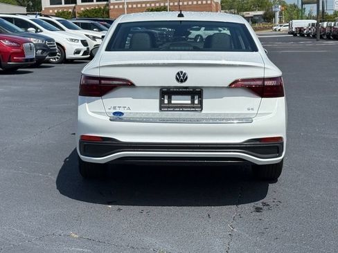 Used 2023 Volkswagen Jetta SE FWD image 5