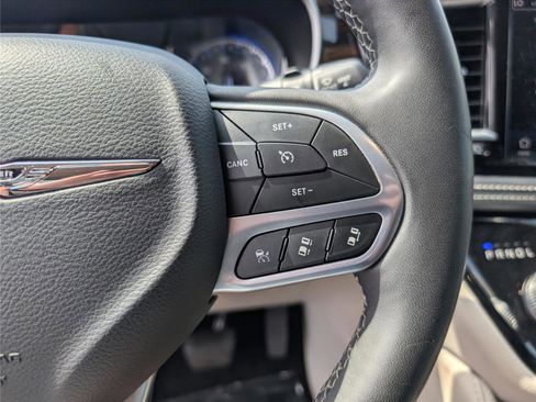 Used 2023 Chrysler Pacifica Limited FWD image 26