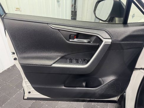 Used 2019 Toyota RAV4 XSE AWD/4WD image 8