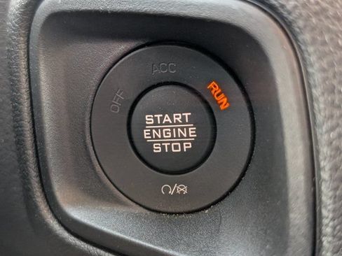 Used 2025 Jeep Gladiator Sport AWD/4WD image 23