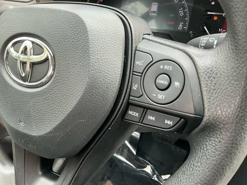 Used 2025 Toyota RAV4 XLE AWD/4WD image 15