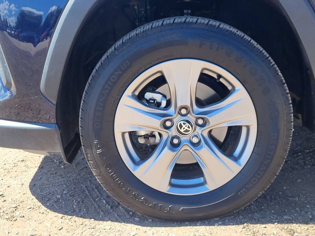 Used 2025 Toyota RAV4 XLE AWD/4WD image 10