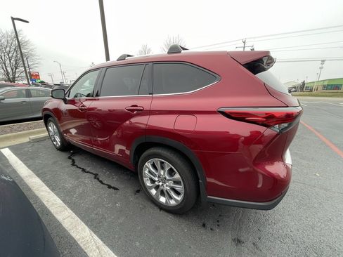 Used 2021 Toyota Highlander Limited image 7