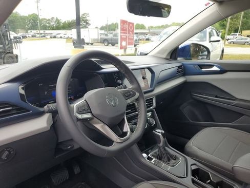 Certified 2023 Volkswagen Taos SE w/ Panoramic Sunroof Package FWD image 18