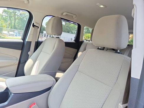 Used 2017 Ford Escape SE w/ Equipment Group 201A FWD image 19