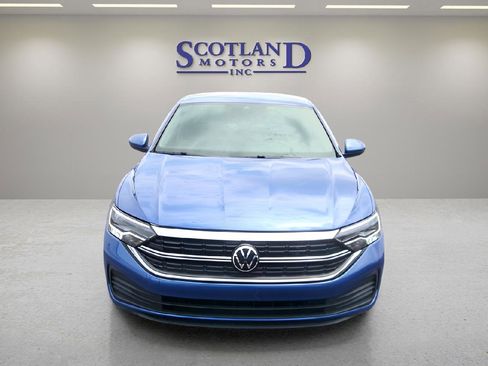 Used 2024 Volkswagen Jetta SE image 3