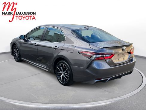 Used 2024 Toyota Camry SE image 13
