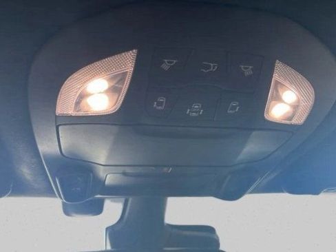 Used 2021 Chrysler Pacifica Pinnacle FWD image 23