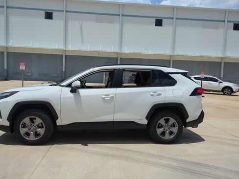 Used 2025 Toyota RAV4 XLE w/ Convenience Package AWD/4WD image 8