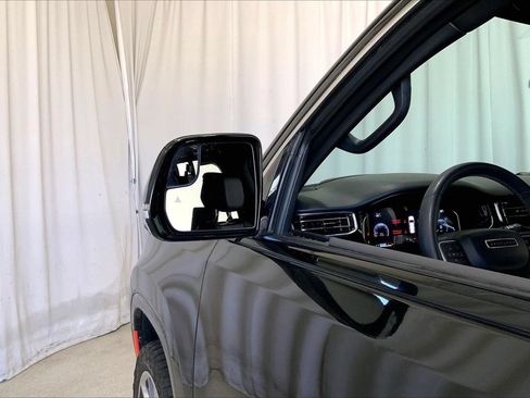 Used 2022 Jeep Wagoneer Series III w/ Premium Group I AWD/4WD image 10