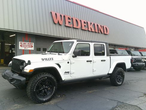 Used 2021 Jeep Gladiator Sport image 2