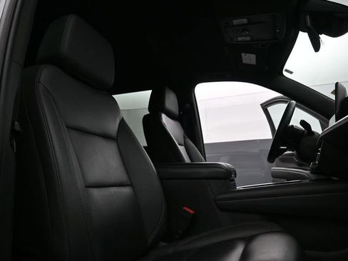 Used 2025 Chevrolet Suburban Z71 image 25