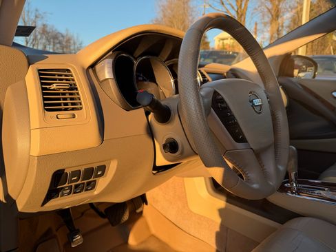 Used 2010 Nissan Murano LE w/ Navigation Pkg image 12