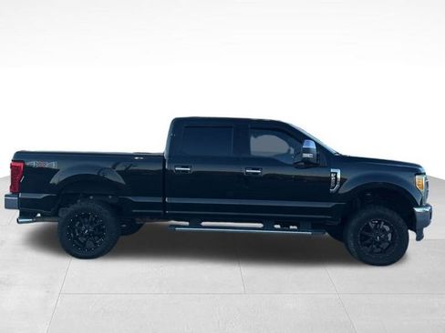 Used 2017 Ford F250 Lariat w/ Chrome Package image 30